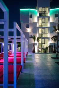 Giường trong phòng chung tại Boutique Residence Cosmopolis