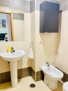 Et badeværelse på Homely Málaga Parras con terraza interior y parking privado bajo suplemento + 31 billeder