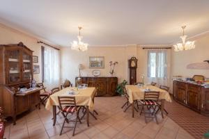Posezení v ubytování AgriB&B Corte Burchio + 25 fotografií