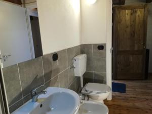 Koupelna v ubytování Cantina Alpina