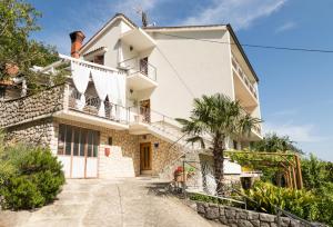 Το κτήριο όπου στεγάζεται  το διαμέρισμα