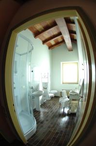Kylpyhuone majoituspaikassa Mirabilia