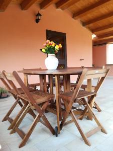 A television and/or entertainment centre at B&B Casa Ghiani