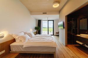 Postel nebo postele na pokoji v ubytování WUD hotel