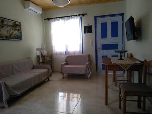 Χώρος καθιστικού στο Salty Paradise House +20 φωτογραφίες