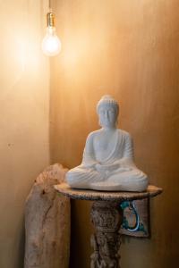 a statue sitting on a table next to a light at La Maison at The Old Bridge in Florence