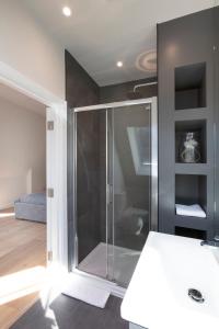 a bathroom with a glass shower in a room at Hampden Apartments - The Richard in Windsor