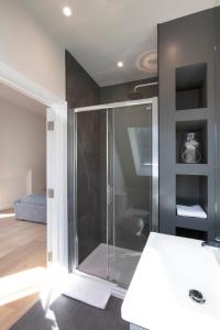 Ένα μπάνιο στο Hampden Apartments - The Richard