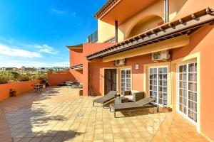 Balkón alebo terasa v ubytovaní Apartment with large terrace in Terrazas del Duque