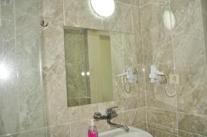 a bathroom with a sink and a mirror at Kemer Park Otel in Kemer