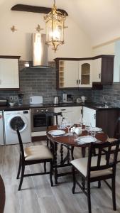 Nhà bếp/bếp nhỏ tại Swallows Cottage