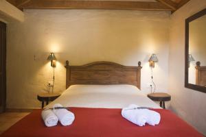 a bedroom with a bed with two towels on it at Casa Rural Los Patos in Hermigua