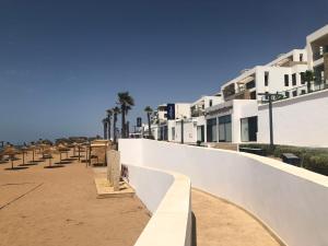 Photo de la galerie de l'établissement Luxury Apartement Near the Beach, à Sidi Bouqnadel