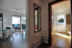 Un televizor și/sau centru de divertisment la Villa Buba **** +82 fotografii