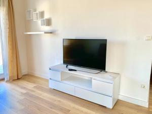 TV a/nebo společenská místnost v ubytování Bibinje Comfort & Style Apartment 2nd floor