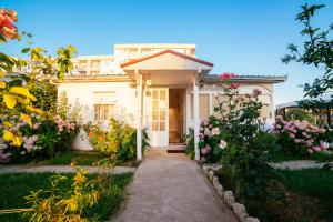 a white house with flowers in front of it at Apartments Paradise in Ulcinj
