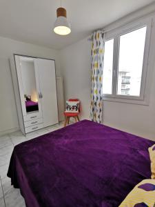 Katil atau katil-katil dalam bilik di appartement vue sur mer