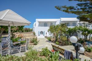 a view of the villa from the garden at Maroussa Studios in Agia Anna Naxos