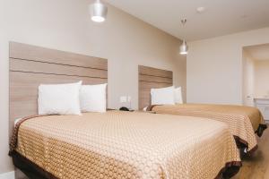 Postel nebo postele na pokoji v ubytování Palace Inn- Louetta
