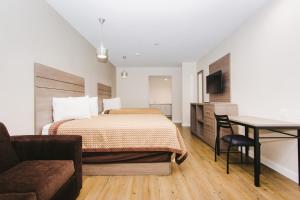 Postel nebo postele na pokoji v ubytování Palace Inn- Louetta
