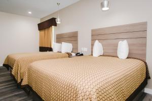 Postel nebo postele na pokoji v ubytování Palace Inn- Louetta