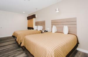 Postel nebo postele na pokoji v ubytování Palace Inn- Louetta