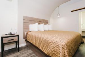Postel nebo postele na pokoji v ubytování Palace Inn- Louetta