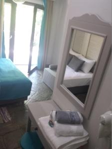 Gallery image of Luxury Rooms Skidia Kekes Beach in Thymonia Beach