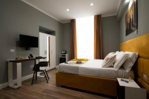 Ein Bett oder Betten in einem Zimmer der Unterkunft Dante Maison De Luxe