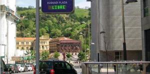 Foto da galeria de PREMIUM LOCATION! Gran Vía & FREE Parking em Bilbao