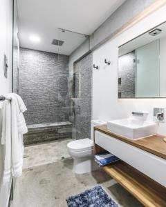 A bathroom at Lofts On Basilio