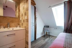 Una cama o camas en una habitación de Gite 1er Cru - La Loubertine 41 fotos más