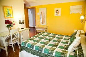 Posteľ alebo postele v izbe v ubytovaní Hostal Los Pinos