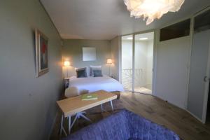 Postel nebo postele na pokoji v ubytování Sous le Château + 19 fotografií