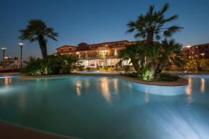 Bazén v ubytování L' Araba Fenice Hotel & Resort nebo v jeho okolí