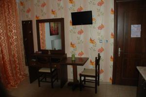 a room with a desk and a vanity with a mirror at Guesthouse Rodavgi in Kato Loutraki