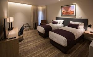 Postel nebo postele na pokoji v ubytování Porter's Plainland Hotel + 29 fotografií