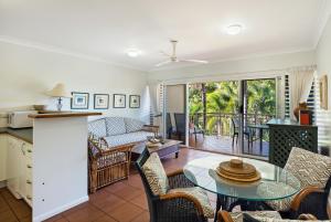 Khu vực ghế ngồi tại The York Beachfront Holiday Apartments
