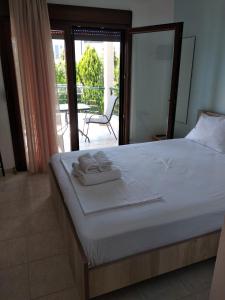 A bed or beds in a room at Angelo Studios