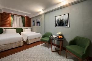 Voodi või voodid majutusasutuse Hanoi La Selva Central Hotel & Spa toas