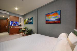 Voodi või voodid majutusasutuse Hanoi La Selva Central Hotel & Spa toas
