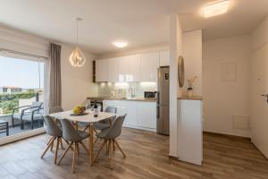 Kuchyňa alebo kuchynka v ubytovaní Luxury view apartments