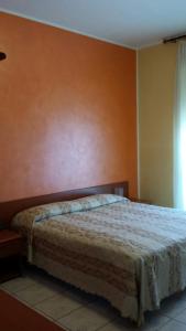 Postel nebo postele na pokoji v ubytování Hotel Frejus