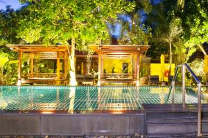 Bazén v ubytování Chongfah Resort Khao Lak - SHA Extra Plus nebo v jeho okolí