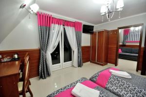 Uma cama ou camas num quarto em Api IV Zakopane