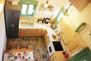 A kitchen or kitchenette at luxurious apartments Angelina