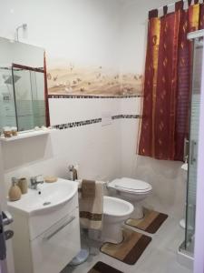 a bathroom with a toilet and a sink at La casa del pescatore in Oliveri