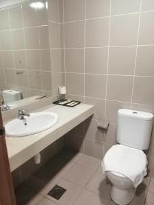 Koupelna v ubytování Hotel Orient