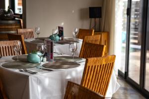 Ein Restaurant oder anderes Speiselokal in der Unterkunft Windtown Lagoon Hotel 