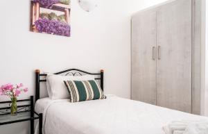 A bed or beds in a room at Stavros Villas&Apartments